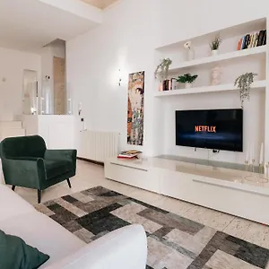 Four Luxury Art Appartement